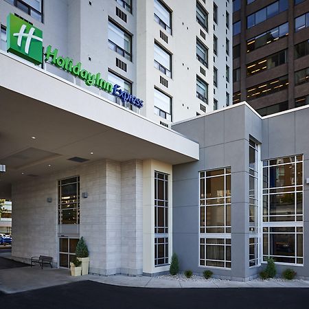 Holiday Inn Express Windsor Waterfront, An Ihg Hotel Exterior photo